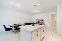 Beautiful and Cozy 3- bedroom townhouse