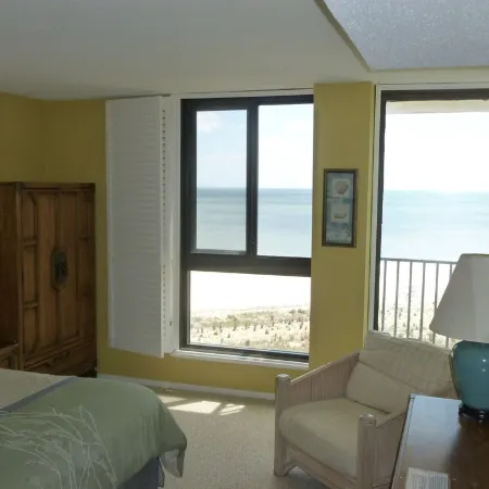 Oceanfront Sea Colony Spacious Condo with Great Ocean Views!
