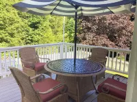 Charming 2-bedroom cottage with AC, High Speed WiFi in gorgeous Hansville.