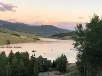 1-bedroom condo just 10 minutes from Keystone Ski Resort with lake views
