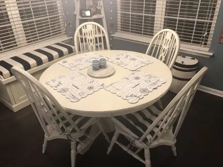 Clean Cozy Cottage Ideally Located