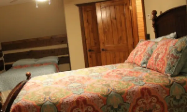 Beautiful secluded Log Home - Nestled in the country!