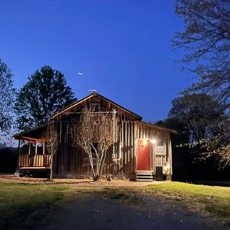 Cozy Cabin Near Nashville, TN ~ Surrounded By Beautiful Farmland