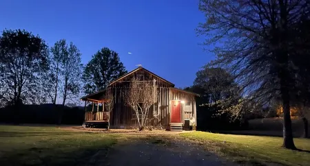 Cozy Cabin Near Nashville, TN ~ Surrounded By Beautiful Farmland