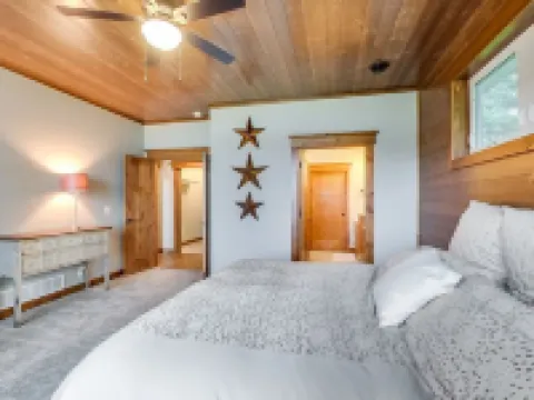 Ivy Lane is located on Crosslake of the Whitefish Chain of Lakes Hotels in Crosslake