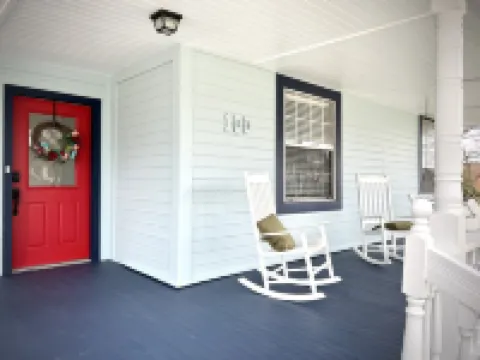 Spacious Victorian w/Game Room & Hot Tub Hotels in Pflugerville