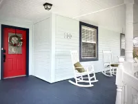 Spacious Victorian w/Game Room & Hot Tub Hotels in Pflugerville
