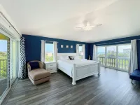 400ft to private beach. Riverfront,dock,pool,kayaks Elevator, 1.6 acres