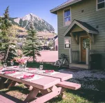 Winter Chalet, pet friendly, shuttle!Last week of ski season!Discounted rates!