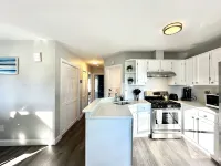 Beachy Getaway Near Newport & Beaches
