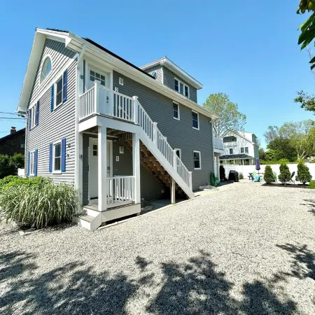 Beachy Getaway Near Newport & Beaches