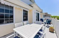 Beautiful, 3 bed, 2 bath, Cozy Condo just minutes from Boardwalk & Beach Access!