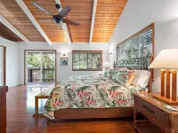 Tropical, Hawaiian-style A-frame Home ハワイアン・パラダイス・パークのホテル