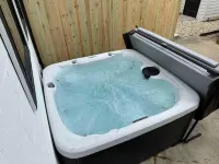 New Luxe Reno W/Hot Tub & Roof Top Terrace!