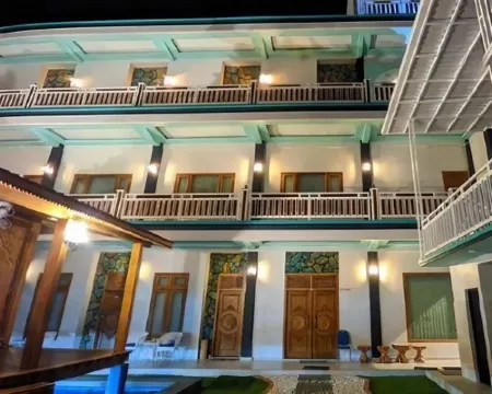 HOTEL SUTRA TOUR Hotel di Paciran