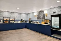 AmericInn by Wyndham Grand Rapids Airport North - Breakfast