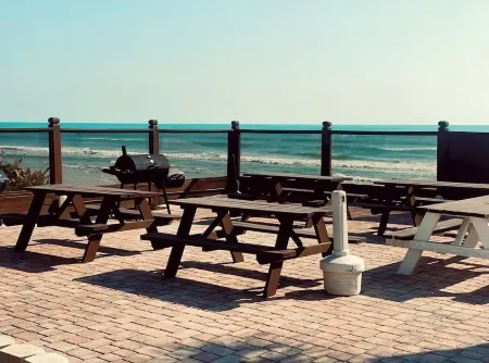Cozy new Daytona Beach studio with pool access,sunset and ocean views. Отели рядом с достопримечательностью «Loggerhead Marina»