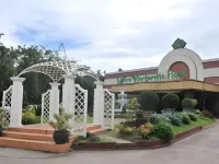 Queen Margarette Hotel - Downtown Các khách sạn ở Lucena