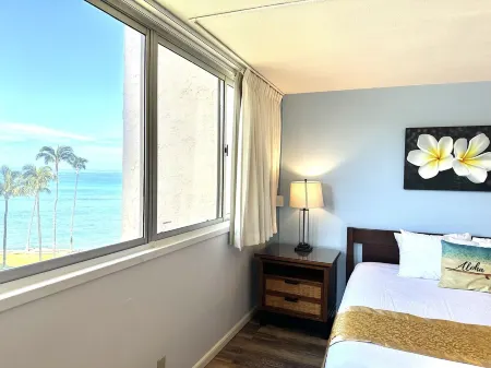 Spacious 2bedroom/2bath Beach Front Condo