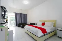 RedDoorz Plus @ Puncak Mas Cottage فنادق في West Tanjung Karang