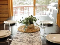 Lakeside Log Cabin w/Firepit, Dock, King Bed, Game Room, Scenic Relaxation 백스터 호텔