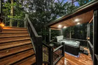 Modern, new cabin in tranquil Broken Bow/Hochatown with all the amenities