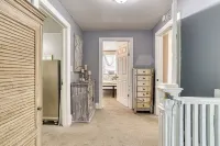 Charming 3-Bedroom Retreat, Off Street Parking, and WiFI