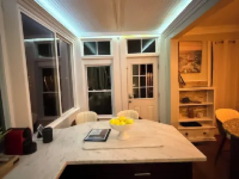 RiverView Retreat – Where Classic Charm Meets Coastal Comfort Hotels in Fall River