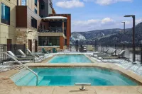 TownePlace Suites by Marriott Avon Vail Valley - 수영장