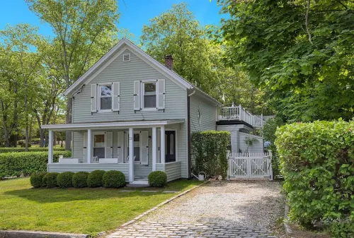 Heated pool/5 min walk to Beach/Beautiful Sag Harbor Village /Restaurant/Museum