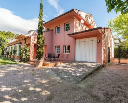 Torrelodones: House with shared garden and pool 25 min from Madrid. Wifi Hoteles en Galapagar