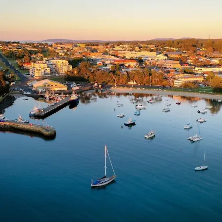 Coastal setting minutes from beach and shops