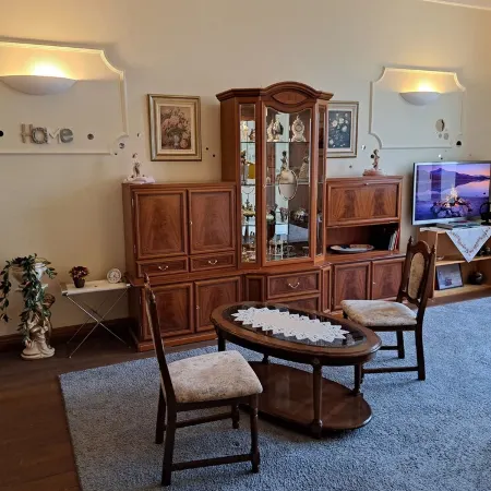 XXL vacation room with bathroom in an Art Nouveau villa for 1-4 people in the city center