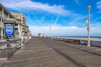 Cozy 1 Bedroom Updated Condo with Pool - 5 Minute Walk to Beach & Boardwalk