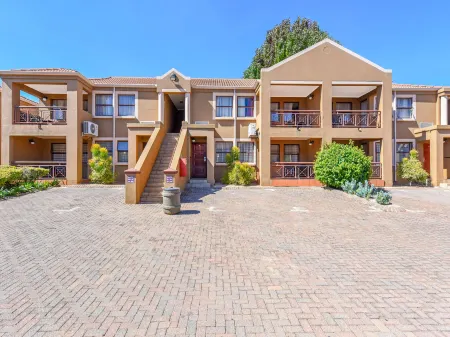 Mercure Johannesburg Bedfordview Hotel Отели в г. Джермистон