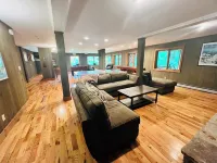 Spacious + Private Ski Lodge on 20+ Acres - 10 min to Stratton, 5 min to Bromley
