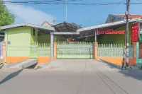 RedDoorz Near Kejaksan Station Cirebon 2 Hôtels à : Kejaksan