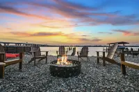 Lux Designer Lakefront Home with Views, Firepit, Dock, Kayaks, and up to 2 Dogs Hotels in Menasha