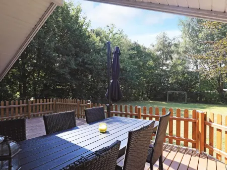 Graceful Holiday Home in Humble Near Sea Отели в г. Humble