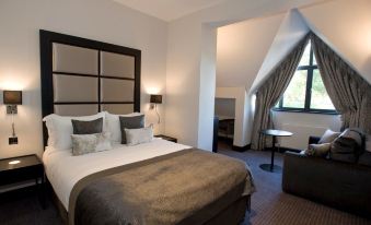 The Lodge at Kingswood