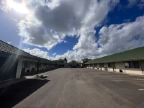 Camelot Motor Lodge and Conference Centre