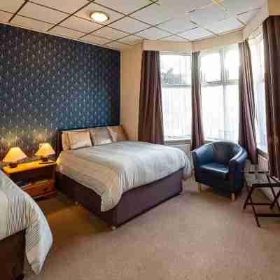 Aarondale Guest House Rooms