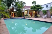 Madeline Grove Bed & Breakfast - Pools