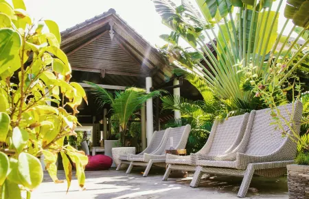 OK Divers Resort & Spa Отели рядом с достопримечательностью «Yeh Malet Beach»