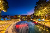 Green Homestay - Pools