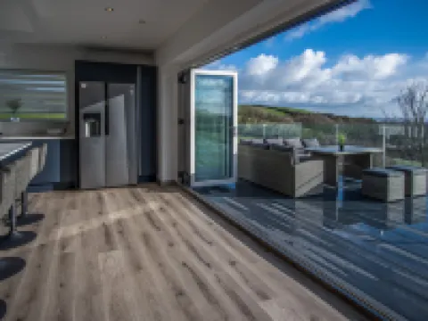 Sunrise - 5 Bedroom Home - Pendine Hotels in Pendine