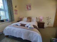 The Cheesehouse - Seven Ensuite Bedrooms Hotels in Britford