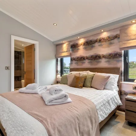 Ael-Y-Bryn - Luxury Lodge, Hot Tub, Three En-Suite Bedrooms