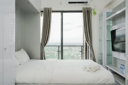 Homey and Warm Studio at Sky House BSD Apartment