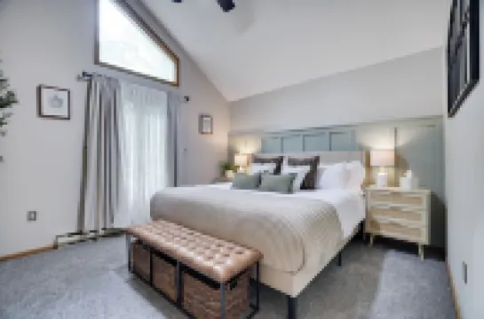 Winter Adventures Pocono Escape w/Fire Pit & Arcade Games - Sleeps 8 Guest